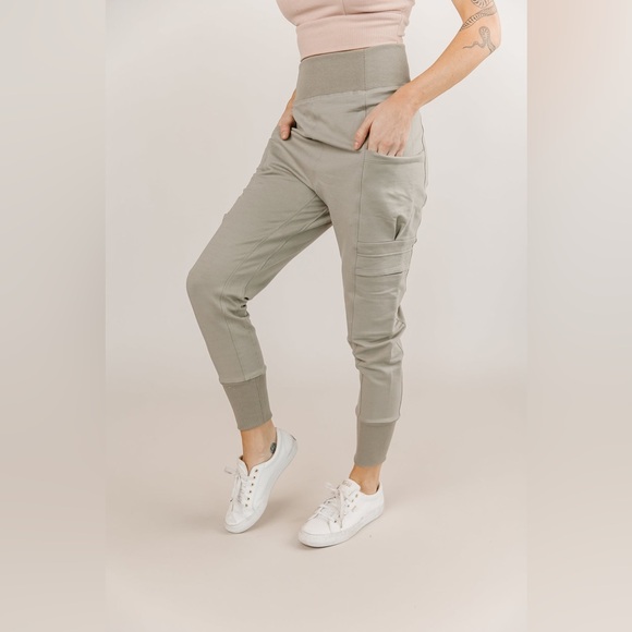 AMPERSAND AVE Pants - AMPERSAND AVENUE Level Up Joggers Sage Green Womens M Cargo